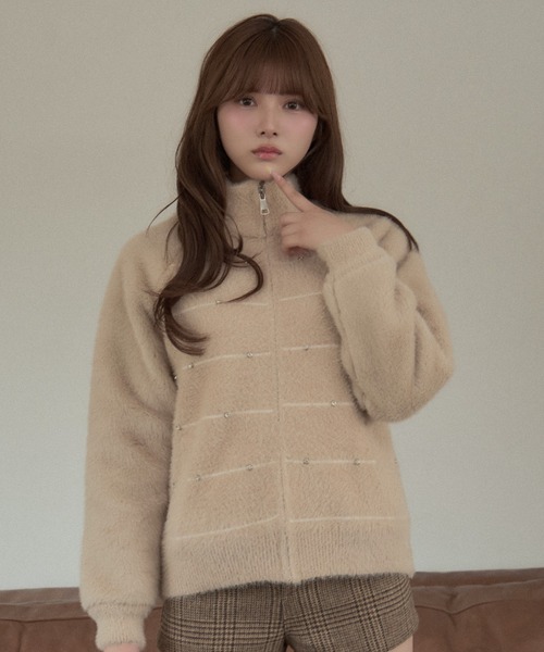 TITTY&CO.(ティティーアンドコー)の「ビジューシャギージップニット(カーディガン/ボレロ・レディース・ブラック/アイボリー/ベージュ・FREE)」の6枚目の写真