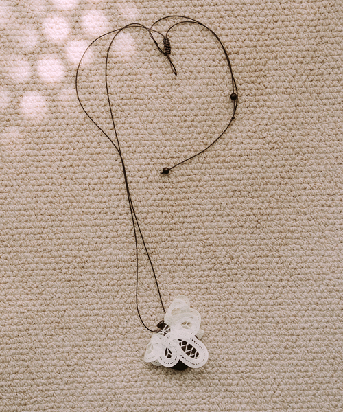 SLOBE IENA(スローブイエナ)の「suxu/スゥ batten lace necklace 26A-NC05(ネックレス・レディース・ホワイト・FREE)」の2枚目の写真