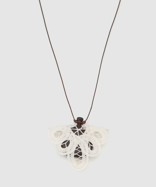 SLOBE IENA(スローブイエナ)の「suxu/スゥ batten lace necklace 26A-NC05(ネックレス・レディース・ホワイト・FREE)」の4枚目の写真