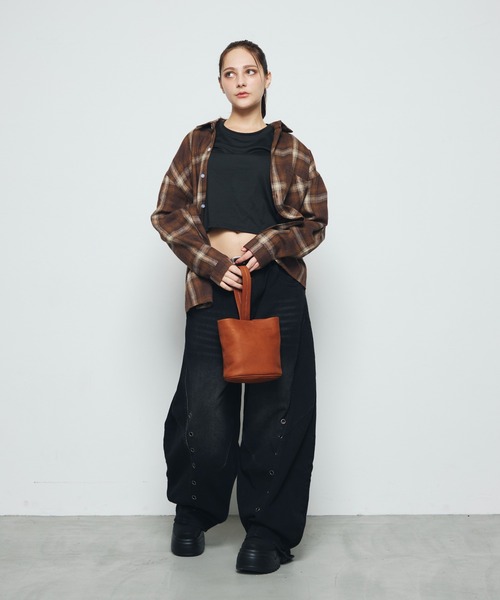 DAZE(デイズ)の「ハトメ切替デザイン ワイド デニムパンツ(デニムパンツ・メンズ・ブラック系・SMALL/LARGE/X-LARGE)」の6枚目の写真