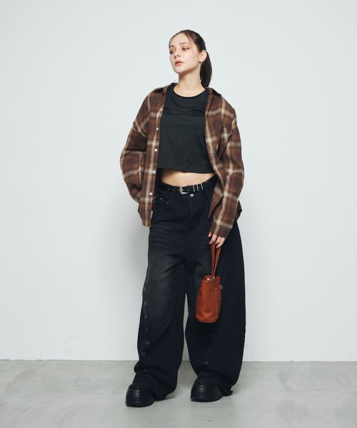 DAZE(デイズ)の「ハトメ切替デザイン ワイド デニムパンツ(デニムパンツ・メンズ・ブラック系・SMALL/LARGE/X-LARGE)」の8枚目の写真