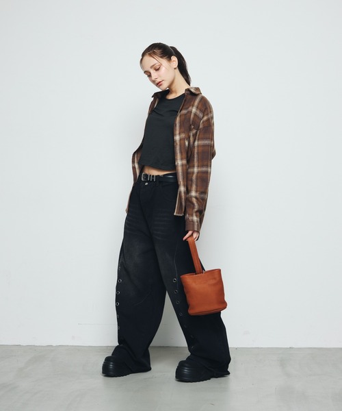 DAZE(デイズ)の「ハトメ切替デザイン ワイド デニムパンツ(デニムパンツ・メンズ・ブラック系・SMALL/LARGE/X-LARGE)」の9枚目の写真