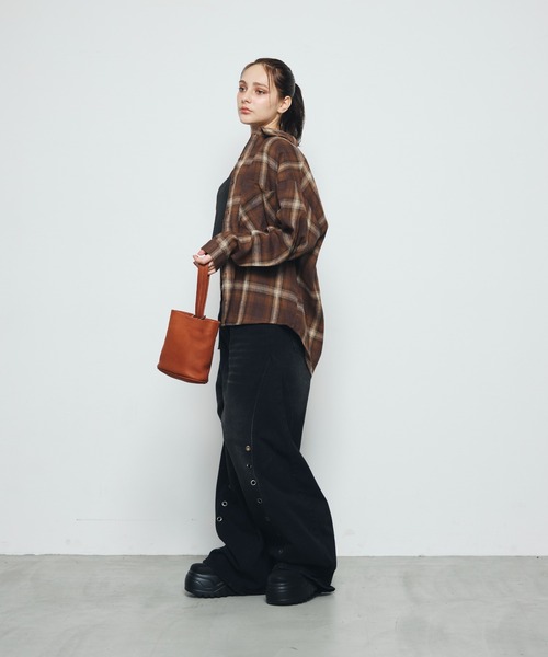 DAZE(デイズ)の「ハトメ切替デザイン ワイド デニムパンツ(デニムパンツ・メンズ・ブラック系・SMALL/LARGE/X-LARGE)」の12枚目の写真