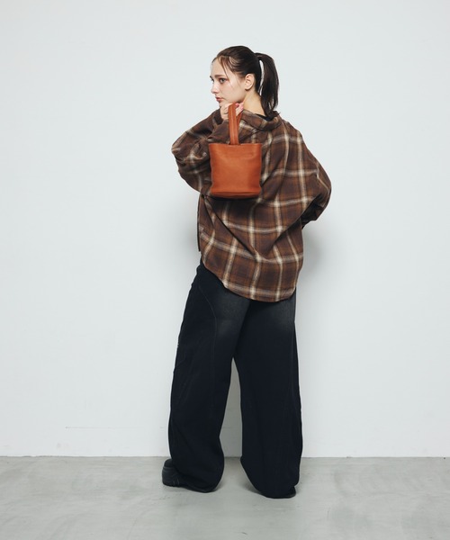 DAZE(デイズ)の「ハトメ切替デザイン ワイド デニムパンツ(デニムパンツ・メンズ・ブラック系・SMALL/LARGE/X-LARGE)」の14枚目の写真