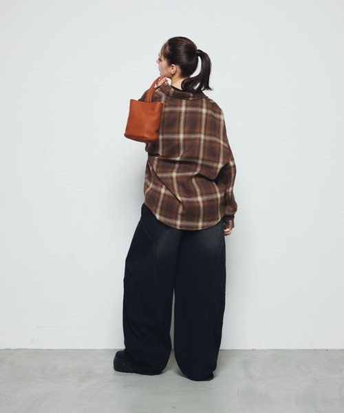 DAZE(デイズ)の「ハトメ切替デザイン ワイド デニムパンツ(デニムパンツ・メンズ・ブラック系・SMALL/LARGE/X-LARGE)」の15枚目の写真