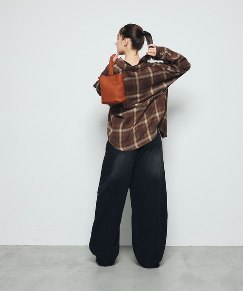 DAZE(デイズ)の「ハトメ切替デザイン ワイド デニムパンツ(デニムパンツ・メンズ・ブラック系・SMALL/LARGE/X-LARGE)」の16枚目の写真