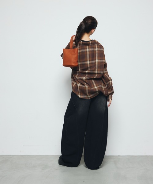 DAZE(デイズ)の「ハトメ切替デザイン ワイド デニムパンツ(デニムパンツ・メンズ・ブラック系・SMALL/LARGE/X-LARGE)」の17枚目の写真