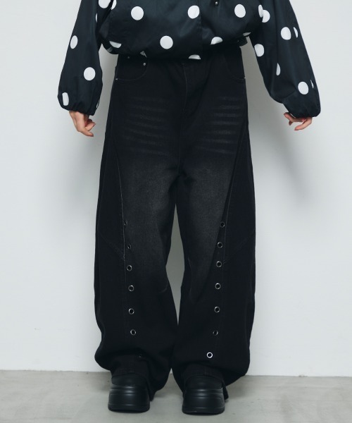 DAZE(デイズ)の「ハトメ切替デザイン ワイド デニムパンツ(デニムパンツ・メンズ・ブラック系・SMALL/LARGE/X-LARGE)」の18枚目の写真