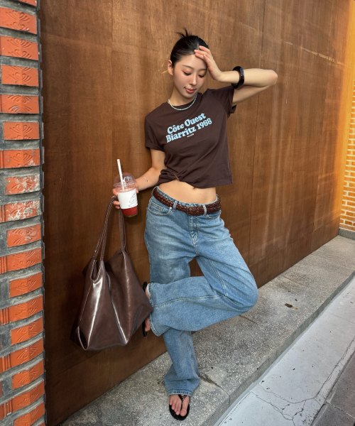 PLAC WOMEN(プレイス・ウィメン)の「グラフィックレタリングTシャツ ブラウン(Tシャツ/カットソー・レディース・ブラウン・SMALL/MEDIUM)」の4枚目の写真