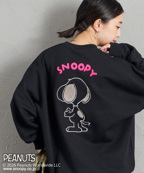 PEANUTS（ピーナッツ）の「【FUDGE 10月号掲載】[PEANUTS×JEANS FACTORY/ピーナッツ×ジーンズ ファクトリー] 別注 スヌーピー / サガラ刺繍クルーネックスウェット（スウェット・レディース・オフホワイト/グレー/ブラック・L/M/S）」の2枚目の写真