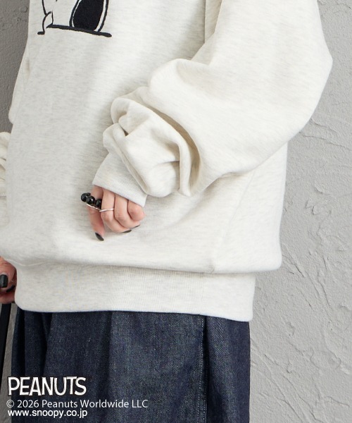 PEANUTS（ピーナッツ）の「【FUDGE 10月号掲載】[PEANUTS×JEANS FACTORY/ピーナッツ×ジーンズ ファクトリー] 別注 スヌーピー / サガラ刺繍クルーネックスウェット（スウェット・レディース・オフホワイト/グレー/ブラック・L/M/S）」の22枚目の写真