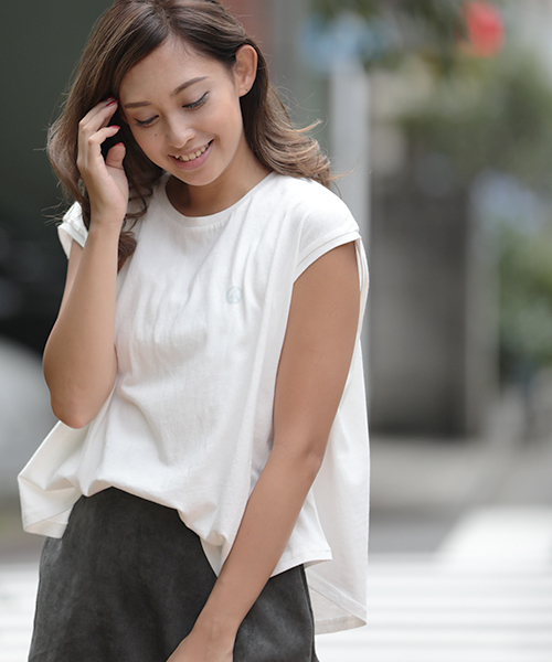 Denime(ドゥニーム)の「プリントクルーネックT-PEACE-(Tシャツ/カットソー・レディース・ブルー/ピンク/ホワイト・FREE)」の2枚目の写真