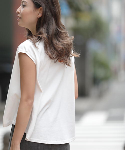 Denime(ドゥニーム)の「プリントクルーネックT-PEACE-(Tシャツ/カットソー・レディース・ブルー/ピンク/ホワイト・FREE)」の10枚目の写真