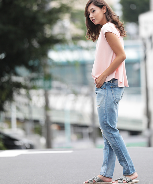 Denime(ドゥニーム)の「プリントクルーネックT-PEACE-(Tシャツ/カットソー・レディース・ブルー/ピンク/ホワイト・FREE)」の4枚目の写真