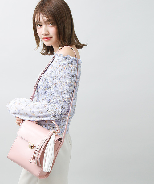 WEGO（ウィゴー）の「WEGO/Wタッセルチャーム付きショルダーバッグ（ショルダーバッグ・レディース・キャメル/ピンク/ブラック・FREE）」の3枚目の写真