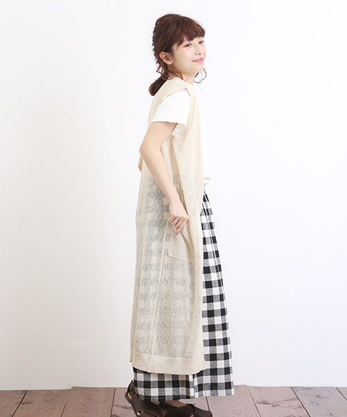 CUBE SUGAR（キューブシュガー）の「綿ニットロングジレ（ベスト・レディース・カーキ/ナチュラル/チャコールグレー/ネイビー・M）」の15枚目の写真