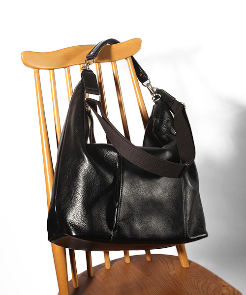 L.E.D.BITES（エルイーディーバイツ）の「【WEB限定】エディターズバッグ ＜LAMP＞（ショルダーバッグ・メンズ・ブラック/ネイビー・ONE SIZE）」の2枚目の写真