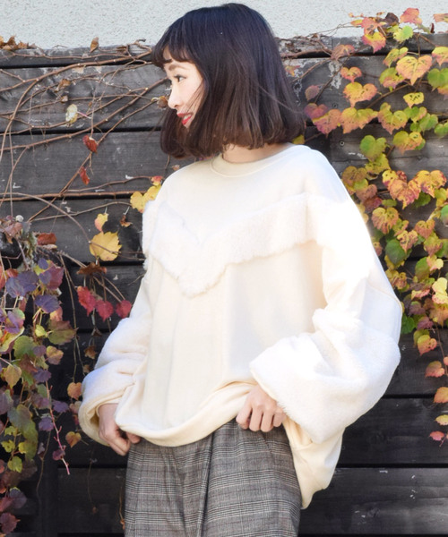 w closet(ダブルクローゼット)の「エコファー切替プルオーバー(Tシャツ/カットソー・レディース・ブラック/アイボリー/ピンク・FREE)」の1枚目の写真