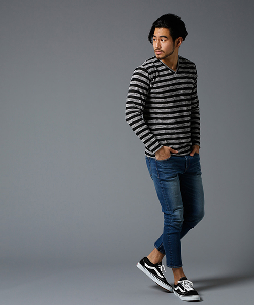 AZUL by moussy（アズールバイマウジー）の「トリコットボーダーVネック長袖T（Tシャツ/カットソー・メンズ・ブラック系その他・LARGE/SMALL/MEDIUM）」の6枚目の写真