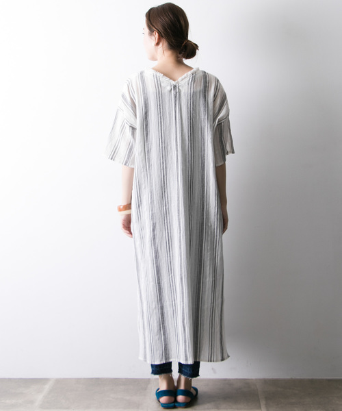 URBAN RESEARCH（アーバンリサーチ）の「先染ドビーストライプワンピース（ワンピース・レディース・ホワイト系その他/レッド系その他/ブルー系その他・FREE）」の5枚目の写真