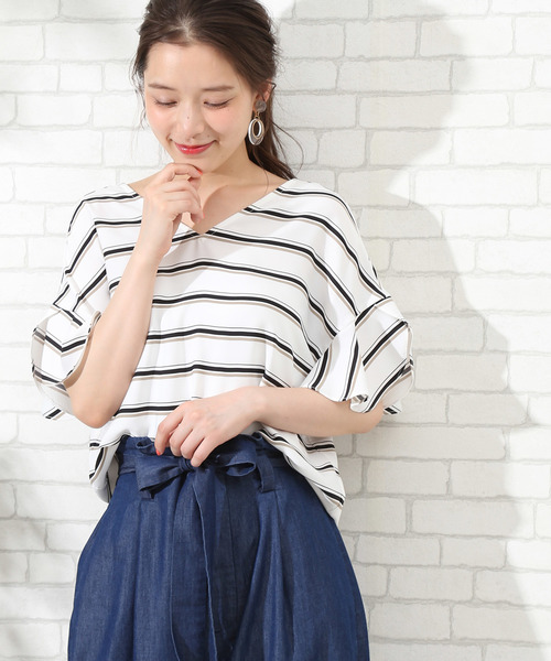 ROPE' PICNIC（ロペピクニック）の「カサネフレアバックボタンブラウス（シャツ/ブラウス・レディース・オフホワイト/ホワイト系その他/ホワイト系その他2/ブラック系その他・38/40）」の2枚目の写真