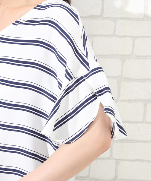 ROPE' PICNIC（ロペピクニック）の「カサネフレアバックボタンブラウス（シャツ/ブラウス・レディース・オフホワイト/ホワイト系その他/ホワイト系その他2/ブラック系その他・38/40）」の5枚目の写真