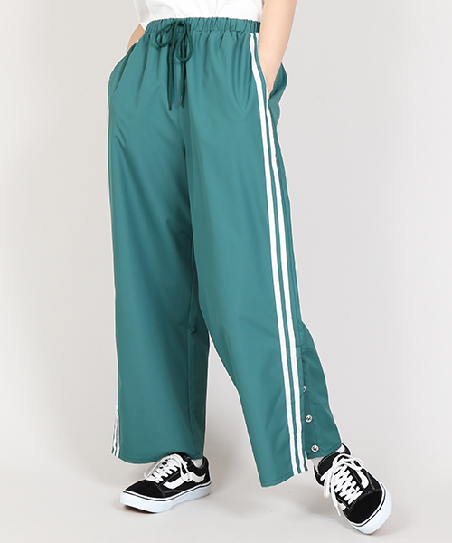 PUNYUS(プニュズ)の「ナイロンラインパンツ(その他パンツ・レディース・グリーン/レッド/イエロー/ピンク/ブラック・1/3/4/2)」の2枚目の写真