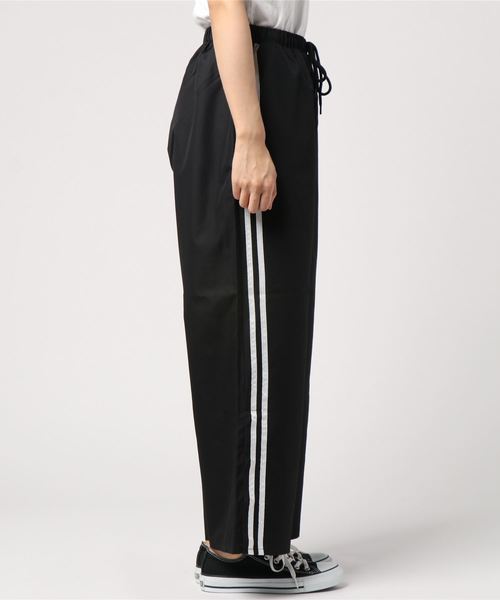 PUNYUS(プニュズ)の「ナイロンラインパンツ(その他パンツ・レディース・グリーン/レッド/イエロー/ピンク/ブラック・1/3/4/2)」の6枚目の写真