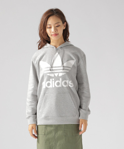 adidas(アディダス)の「【adidas(アディダス)】TREFOIL HOODIE GRAY(パーカー・レディース・グレー・SMALL)」の2枚目の写真