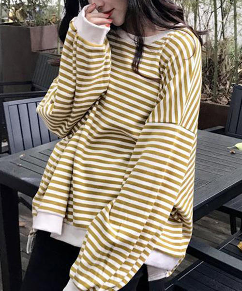 c.u.l（シーユーエル）の「【c.u.l】【2019AW】オーバーサイズ ボーダー スウェット chw711（スウェット・レディース・ブラック/レッド/マスタード・FREE）」の2枚目の写真