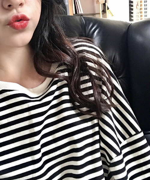 c.u.l（シーユーエル）の「【c.u.l】【2019AW】オーバーサイズ ボーダー スウェット chw711（スウェット・レディース・ブラック/レッド/マスタード・FREE）」の5枚目の写真