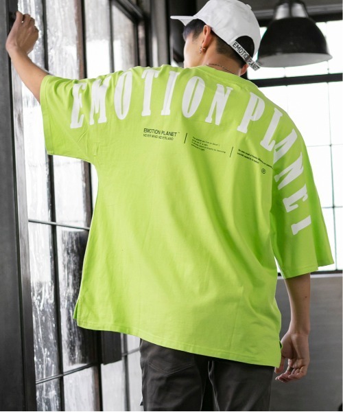 EMOTION PLANET(エモーションプラネット)の「EMOTION PLANET / バックプリント / ショルダービッグロゴ / フロント ワンポイント Tシャツ(Tシャツ/カットソー・メンズ・ライム/ホワイト・LL/M/L)」の15枚目の写真