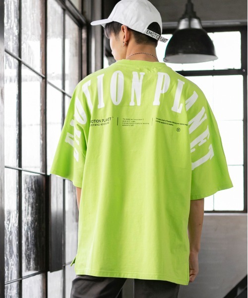 EMOTION PLANET(エモーションプラネット)の「EMOTION PLANET / バックプリント / ショルダービッグロゴ / フロント ワンポイント Tシャツ(Tシャツ/カットソー・メンズ・ライム/ホワイト・LL/M/L)」の14枚目の写真