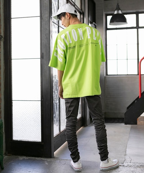EMOTION PLANET(エモーションプラネット)の「EMOTION PLANET / バックプリント / ショルダービッグロゴ / フロント ワンポイント Tシャツ(Tシャツ/カットソー・メンズ・ライム/ホワイト・LL/M/L)」の13枚目の写真