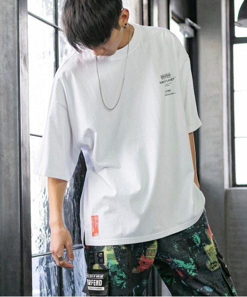 EMOTION PLANET(エモーションプラネット)の「EMOTION PLANET / バックプリント / ショルダービッグロゴ / フロント ワンポイント Tシャツ(Tシャツ/カットソー・メンズ・ライム/ホワイト・LL/M/L)」の12枚目の写真