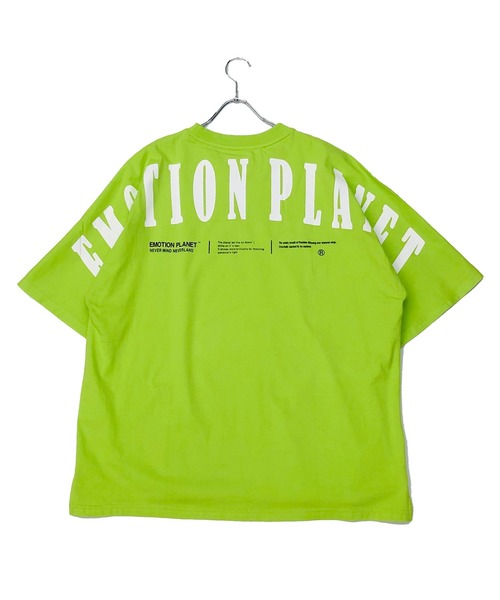 EMOTION PLANET(エモーションプラネット)の「EMOTION PLANET / バックプリント / ショルダービッグロゴ / フロント ワンポイント Tシャツ(Tシャツ/カットソー・メンズ・ライム/ホワイト・LL/M/L)」の8枚目の写真