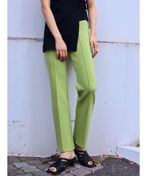 EMODA(エモダ)の「センターラインミディフレアパンツ(その他パンツ・レディース・ブラック/ブラウン/ライム・SMALL/MEDIUM)」の3枚目の写真