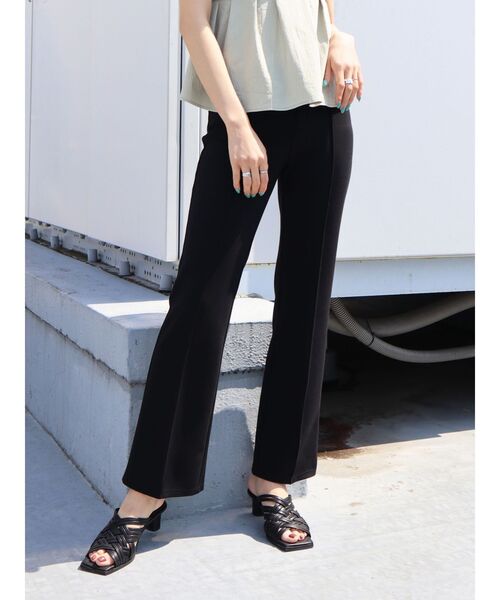 EMODA(エモダ)の「センターラインミディフレアパンツ(その他パンツ・レディース・ブラック/ブラウン/ライム・SMALL/MEDIUM)」の2枚目の写真