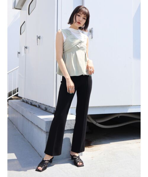 EMODA(エモダ)の「センターラインミディフレアパンツ(その他パンツ・レディース・ブラック/ブラウン/ライム・SMALL/MEDIUM)」の4枚目の写真