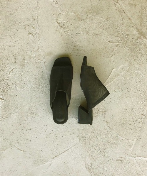 VACANCY(ヴァカンシー)の「シアーパイピングサンダル(サンダル・レディース・ブラック/ブラウン/ナチュラル/オレンジ・LARGE/MEDIUM/SMALL/X-LARGE)」の6枚目の写真