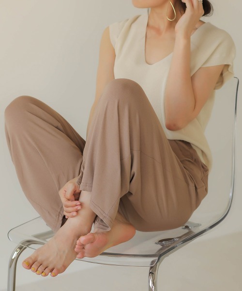 Bab(バブ)の「【WEB限定】とろみカットワイドリラックスパンツ(その他パンツ・レディース・ベージュ/チャコールグレー/グレー/ブラック・FREE)」の1枚目の写真