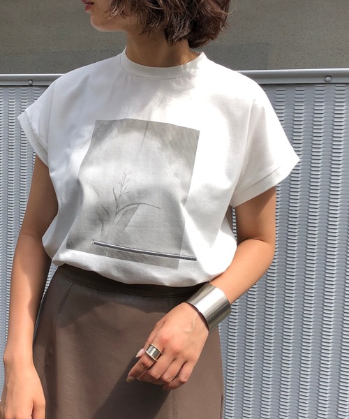 &g'aime（アンジェム）の「【&g'aime】フォトプリントTシャツ（Tシャツ/カットソー・レディース・ホワイト/ブラック・FREE）」の2枚目の写真