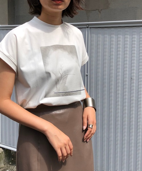 &g'aime（アンジェム）の「【&g'aime】フォトプリントTシャツ（Tシャツ/カットソー・レディース・ホワイト/ブラック・FREE）」の5枚目の写真