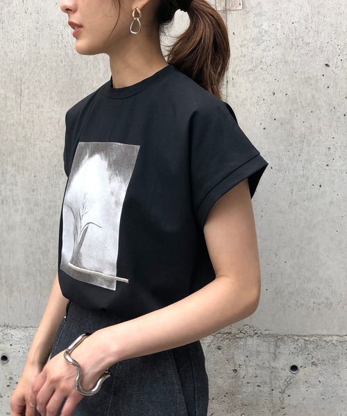 &g'aime（アンジェム）の「【&g'aime】フォトプリントTシャツ（Tシャツ/カットソー・レディース・ホワイト/ブラック・FREE）」の11枚目の写真