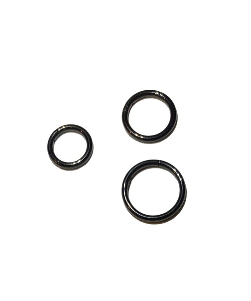 MORPH(モルフ)の「MORPH モルフ セグメントクリッカー ボディーピアス 14ゲージ 8mm~12mm(ピアス(片耳用)・メンズ・ブラック・8/10/12/6)」の1枚目の写真