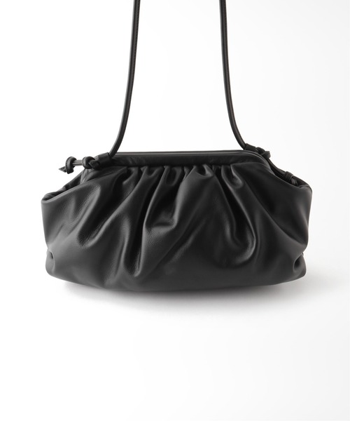 美品❣️INNUE ギャザービッグクラッチ　ブラック　ショルダーバッグ Spick & Span（スピックアンドスパン）の「【INNUE】 ギャザー