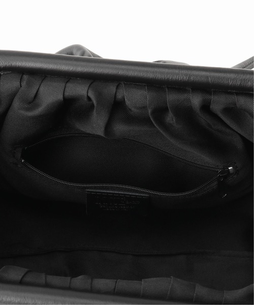 美品❣️INNUE ギャザービッグクラッチ　ブラック　ショルダーバッグ Spick & Span（スピックアンドスパン）の「【INNUE】 ギャザー