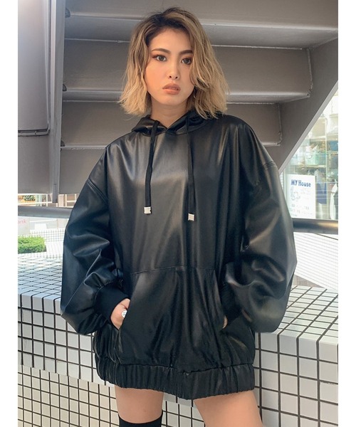 EGOIST（エゴイスト）の「フェイクレザーオーバーフードＴＯＰ（パーカー・レディース・ブラック・FREE）」の6枚目の写真