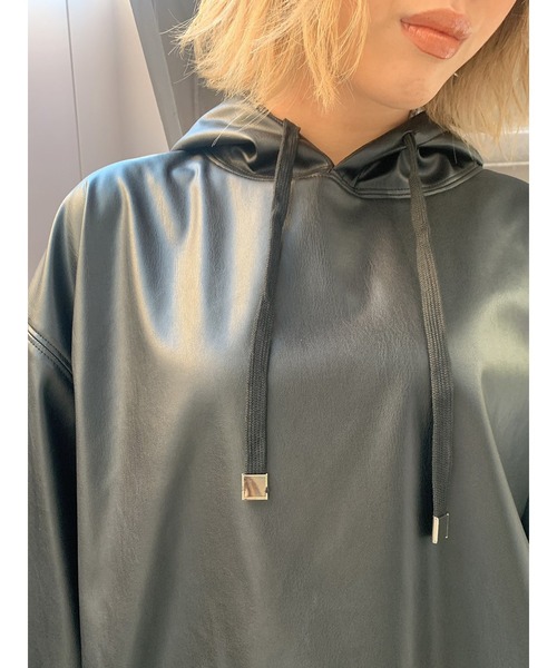 EGOIST（エゴイスト）の「フェイクレザーオーバーフードＴＯＰ（パーカー・レディース・ブラック・FREE）」の12枚目の写真