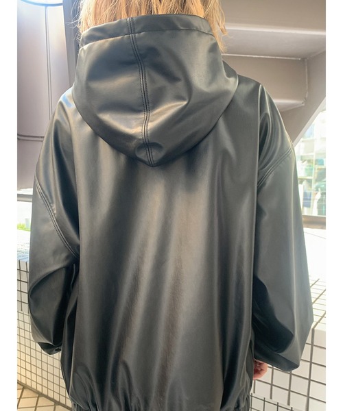EGOIST（エゴイスト）の「フェイクレザーオーバーフードＴＯＰ（パーカー・レディース・ブラック・FREE）」の10枚目の写真